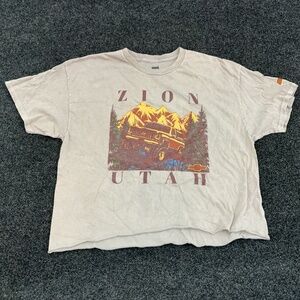 GM Shirt Mens XL Beige Zion Utah Mountains Chevy Truck Logo Graphic Tee Shirt